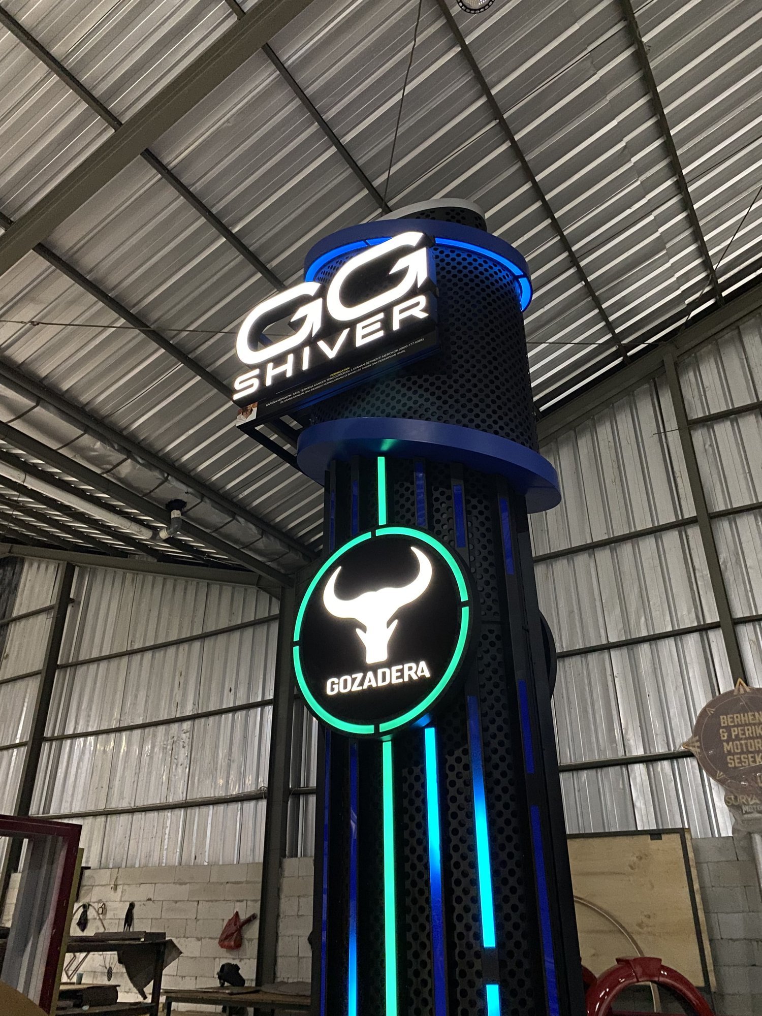 Totem Signage GG Shiver x Gozadera
